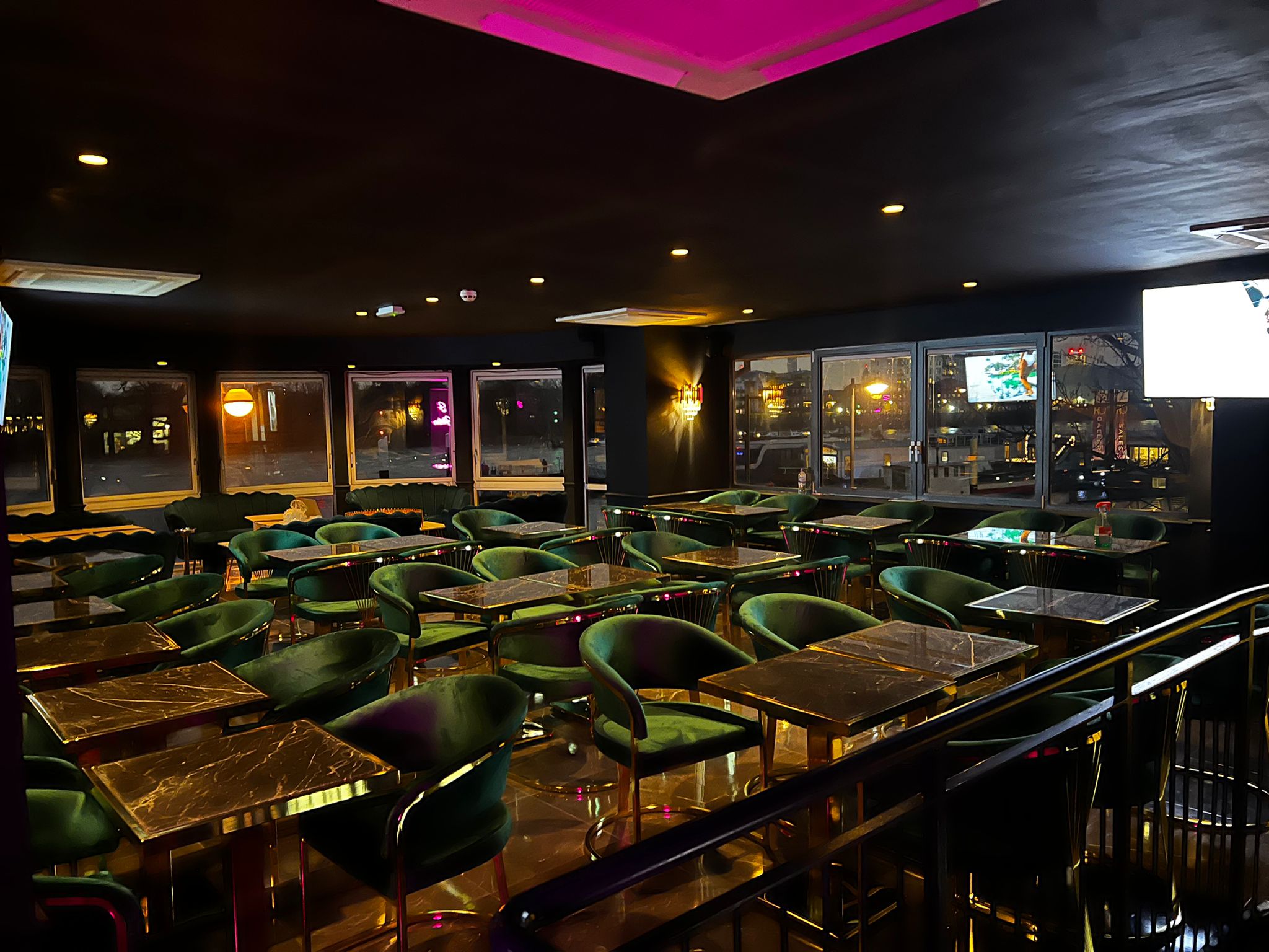 Thames Collection 19